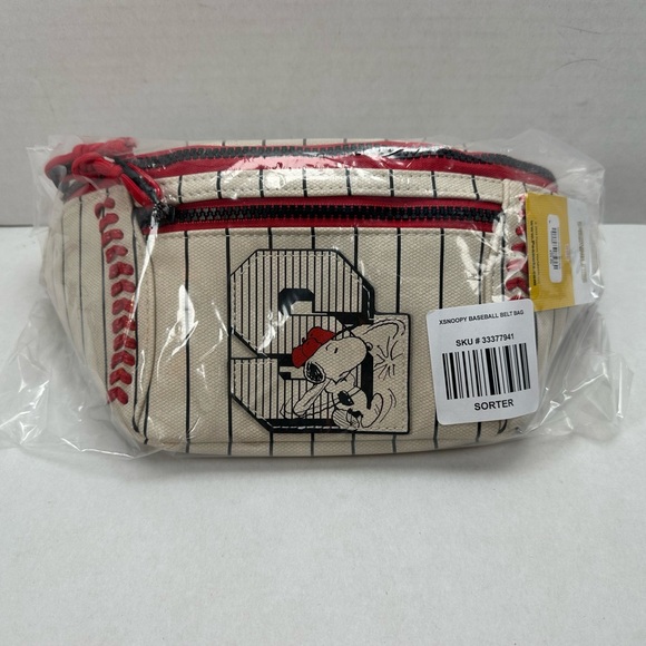 Peanuts Snoopy Baseball Striped Belt Bag - BoxLunch
Exclusive - Picture 6 of 6